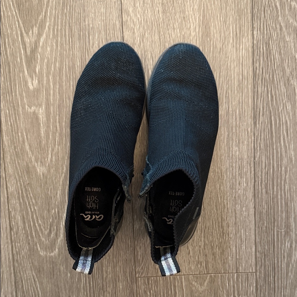 OKA b. Women’s Dark Blue Slip-On Sneakers